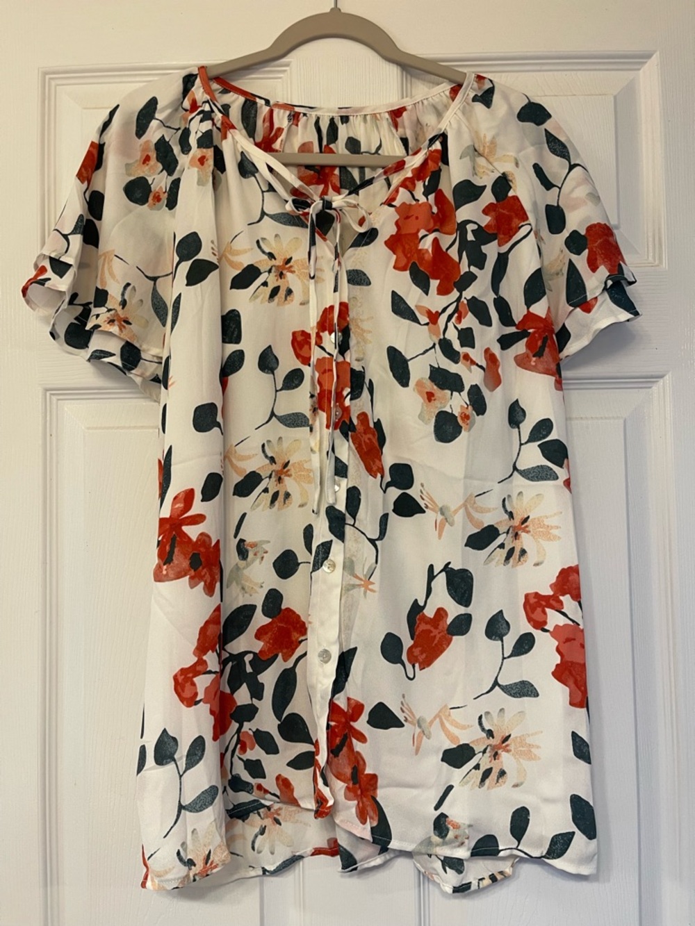 Women’s White Floral Button-Front Blouse